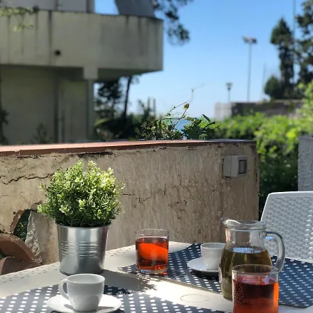 50 Metri Dal Mare Con Piccolo Giardino