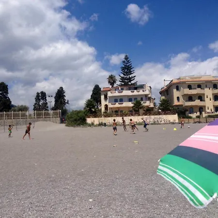 50 Metri Dal Mare Con Piccolo Giardino Giardini Naxos