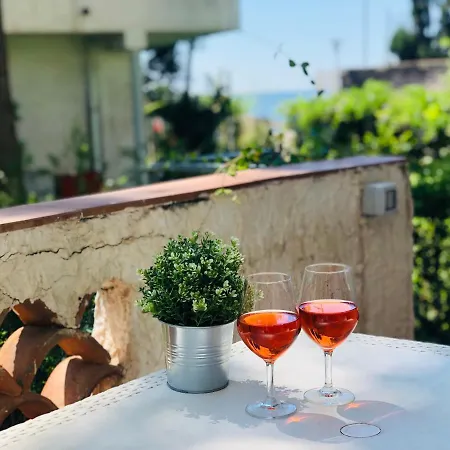 50 Metri Dal Mare Con Piccolo Giardino Giardini Naxos