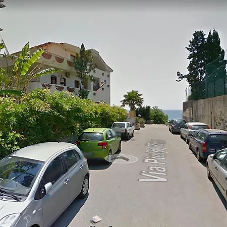 50 Metri Dal Mare Con Piccolo Giardino Daire